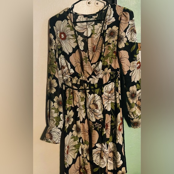 Forever 21 Maxi dress. Floral. Long sleeve with slits. Smoke free home. - Picture 9 of 10